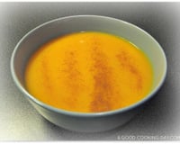 Soupe sucrée salée à la carotte, pomme, orange et cannelle