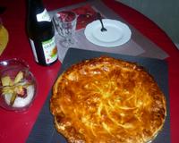 Galette des rois traditionnelle à la frangipane, mi-pâtissière, mi-amandes