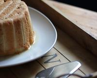 La charlotte aux poires fait partie de mes desserts préférés. C'est une délicieuse recette simple et rapide.