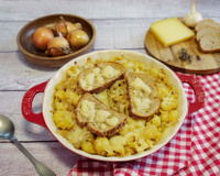 Simple et ultra-gourmande, voici la recette des pâtes façon soupe à l’oignon