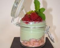 En fait ces petits pots gourmands sont nés d'un reste de crème ivoire pistache que j'avais utilisé pour une autre recette....j'ai donc cherché dans mes placards ce qui…