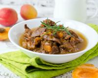Délicieux ragoût d'agneau marocaine, mélange de saveurs salé sucré et d'épices.