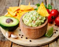 Faire son propre guacamole est très facile et le résultat est incomparable.