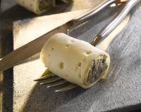 Vous recevez des amis pour un apéritif, et vous en avez marre des chips, et autre bâtonnets un peu gras. La recette des cannellonis à la Tomme de Savoie au caviar d'aubergines…