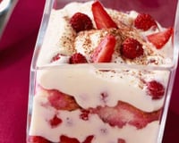 Tiramisu aux fraises, Philadelphia et liqueur de mûre