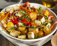 Panzanella ou salade de tomates italienne au pain