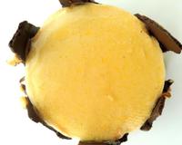 Un chocolat aux éclats d'ail et une gelée au Floc de Gascogne viennent sublimer le foie gras, posé sur un pain légèrement brioché et épicé.