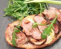 Une tartine d'agneau aux saveurs sucrées salées. Rapide et gourmande, elle sublimera vos apéritifs ou entrées.Une recette proposée…