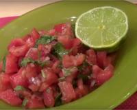 Une salsa de tomates, pleine de fraîcheur, d'exotisme et de saveurs ... Parfaite en entrée ou en accompagnement, vous trouverez toujours une raison pour en manger !