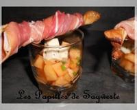 Une entrée de fraîcheur alliant melon feta, jambon de bayonne et crème de bleu.