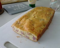 Cake salé au jambon et aux olives