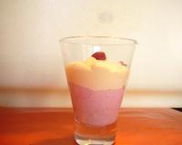 Un crémeux framboise réhaussé d'une mousse chocolat blanc et coeur framboise.