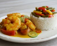 Gambas et noix de Saint-Jacques au lait de coco