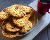 Enfin des cookies qui n'ont pas l'air de vulgaires "langues de chat" ! Croquants à l'extérieur, ils restent moelleux à l'intérieur ... Avis aux gourmands.