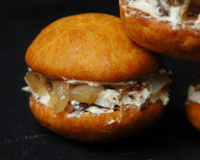 Whoopies au Philadelphia et oignons confits, aux saveurs du Sud