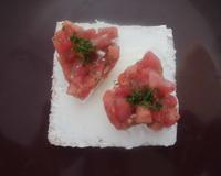 Petits coeurs de concassé de tomates sur fond de St Môret.