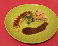 Mille-feuilles de saumon sauvage et cabillaud, mousseline aux salsifis et curry doux, jus de veau au gingembre