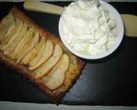 Un dessert très facile à réaliser avec des pommes et une délicieuse crème pâtissière.