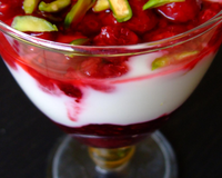 Verrines réalisées avec un assortiment de fruits rouges sans mascarpone.