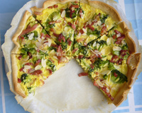 Quiche aux lardons, brocolis et amandes