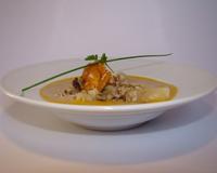 J'aime beaucoup les ravioles associées à un velouté de légumes......c'est très léger, savoureux et déclinable à l'infini. Ici donc, une recette aux parfums des sous-bois…