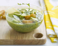 Velouté glacé d'avocat roquette et parmesan