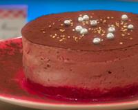 Un délicieux et joli entremet au chocolat et à la framboise, à faire en toute saison et toute occasion, pour le plaisir des amateurs de chocolat.