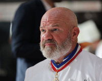 “On peut tuer des gens en faisant mal son travail” : Philippe Etchebest appelle à un meilleur encadrement des ouvertures de restaurants