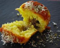 J'adore ma recette de boulettes! D'où l'idée de cacher une petite surprise dans un muffin et de servir le tout avec une petite sauce tomate maison