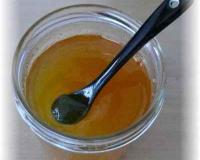 Une confiture jaune orangé au goût original pour le petit déjeuner!