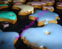 Délicieux biscuits multicolores à accrocher dans le sapin ou à offrir!