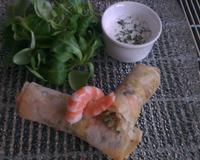 Rien de mieux qu'une fondue de poireaux à la créme avec des crevettes et du saumon fumé enroulés de feuille de brick croustillante, fondant et fraîcheur garantis.