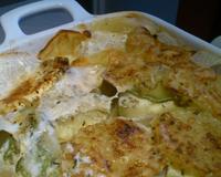 En panne d'idées pour utiliser les courgettes et pommes de terre de votre potager ? Voici une recette très simple et savoureuse !