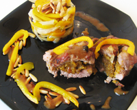 Rôti d'agneau farçi aux abricots secs, laqué au miel et son mélange de légumes.