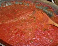 Cette sauce se sert avec des pâtes.