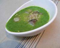 Une soupe de radis printanière pour mettre en avant le caviar d'escargot !