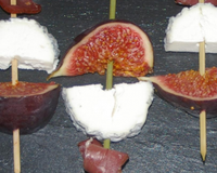 Brochettes de chèvre, figue et magret