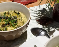 Porridge aux épinards et lait de coco