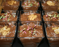 C'est une mousse au chocolat presque light sans beurre et sans sucre ajouté.