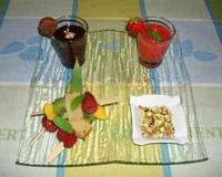 De délicieuses brochettes fruitées et gourmandes à tremper dans 2 soupes opposées par leur texture et leur saveur !
