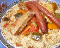 Traditionnellement, le couscous se prépare avec un seul type de viande, car le bouillon et la semoule qui cuit à sa vapeur s"imprègnent de son arôme.…