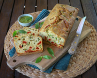 Cake aux poivrons, pesto et courgettes