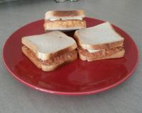 Un bon moyen de cuisiner les restes du frigo, de changer du croque monsieur traditionnel... économique et vite fait !