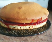 Gâteau léger et moelleux garni de confiture