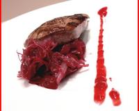 Vous aimez le foie de veau ? J'aime en manger quelques fois par an. Pas trop cuit, juste saisi c'est vraiment un abat de choix. Dommage que qu'il coûte si cher...