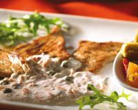 Escalope de veau servi froid , recouvert d'une sauce au thon