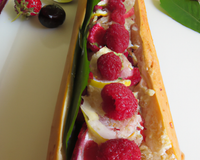 Baguette feuilletée, litchis et framboises