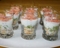 Verrine de saumon au fromage blanc et concombre