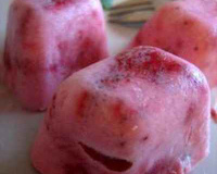 Cubes glacés à la fraise parfumés à la menthe....fraise !