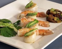 Coquilles Saint-Jacques et langoustines rôties aux shitakés et asperges vertes